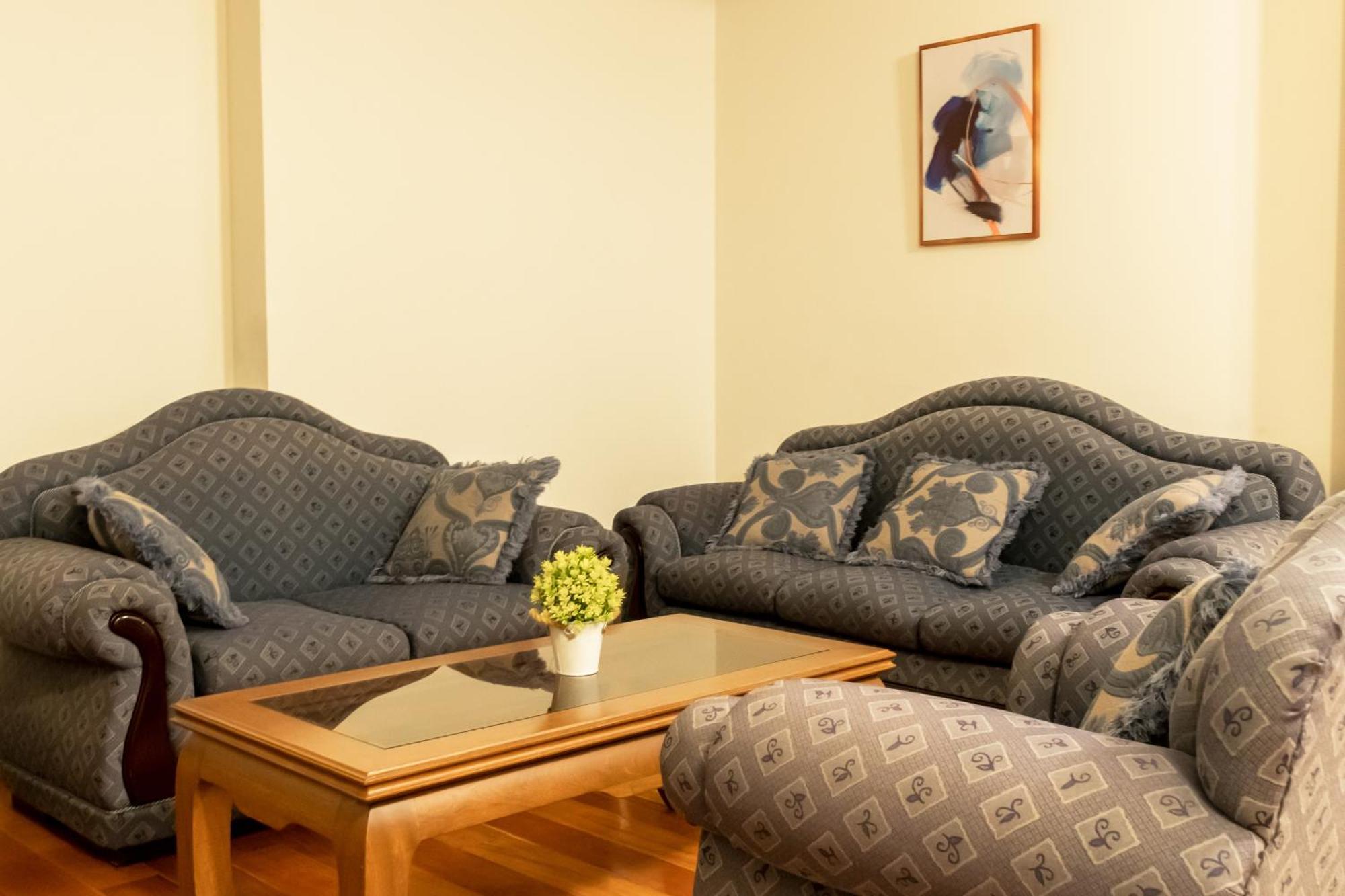 Tower Center Apartment *
